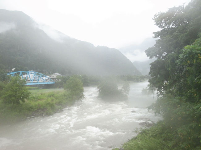 無事下山し新しい温泉施設で、さっぱり＆お昼御飯をいただきました。<br />帰りも天気は回復せず、小屋で会った人たちもちゃんと帰れたかなぁ・・・<br />帰りは渋滞もなく、スムーズに帰宅できました。
