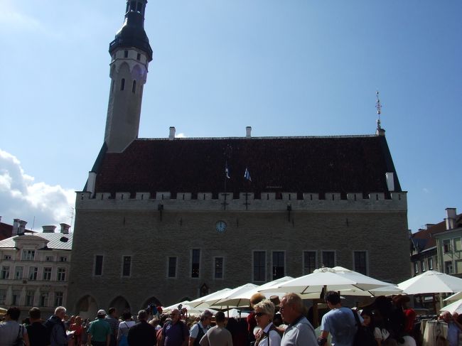 ラエコヤ広場<br />観光シーズンです。人が多い。。<br /><br />ひとり旅だと、大人数に怯んでしまいます。