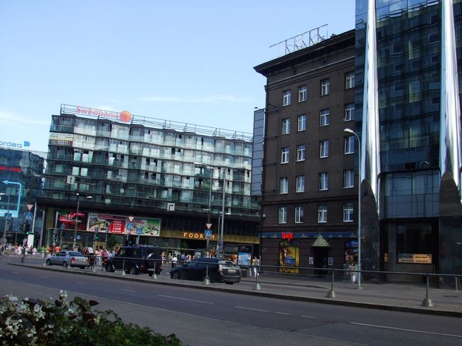 新市街まで歩いて、そこからトラムに乗ります。