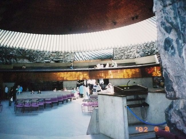 ヘルシンキの街並み、テンペリアウキオ教会。