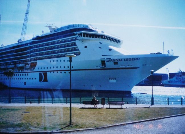 ヘルシンキ南港、建造中の客船。