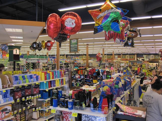 ワイメアショッピングセンターに入っているスーパーの中。<br />画の彩りがアメリカンですｗ