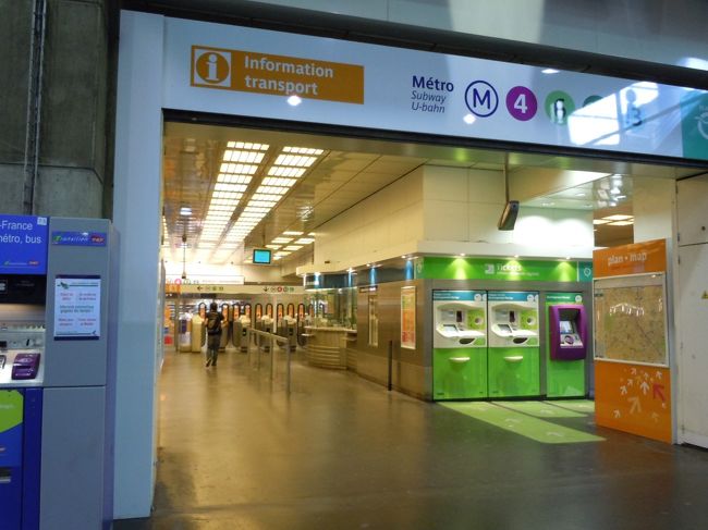 ２日目　パリからモンサンミッシェル１泊２日の旅<br />モンパルナス９時にレンヌ行きの列車に乗ります。<br />朝の地下鉄の治安を、こちらで質問させていただき安心して地下鉄を利用することができました。<br />はじめなので、マドレーヌ駅まで歩き、そこからモンパルナスまで乗り換えなしです。朝のパリの街は、爽やかです。ちょうど日本の９月下旬の気候でした。<br />ラッキーな事<br />①カルネを購入したら、２０枚でてきちゃった。<br />②改札で切符をどこに入れるか迷っていると、親切にフランス人が教えて<br />　くれた事<br /><br />　