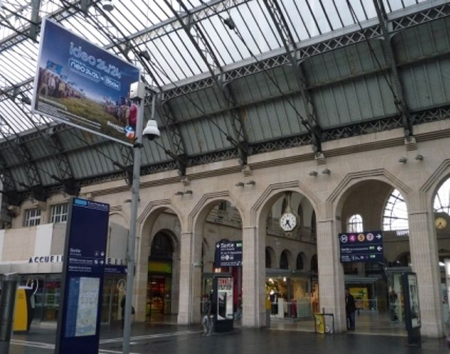パリ東駅。<br />まだ朝早いせいかあんまり人がいないな。。