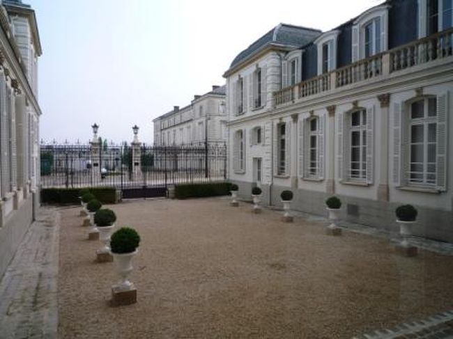 ９：３０〜　約１時間のツアースタート！<br />まずは、入口付近の建物＆内部＆歴史からお勉強。<br /><br />ここは、モエ・エ・シャンドン社の迎賓館。