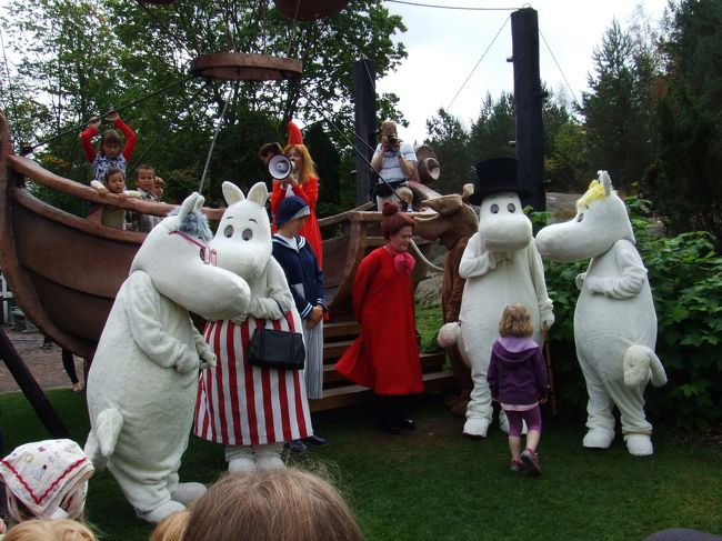 今度は船の前で。