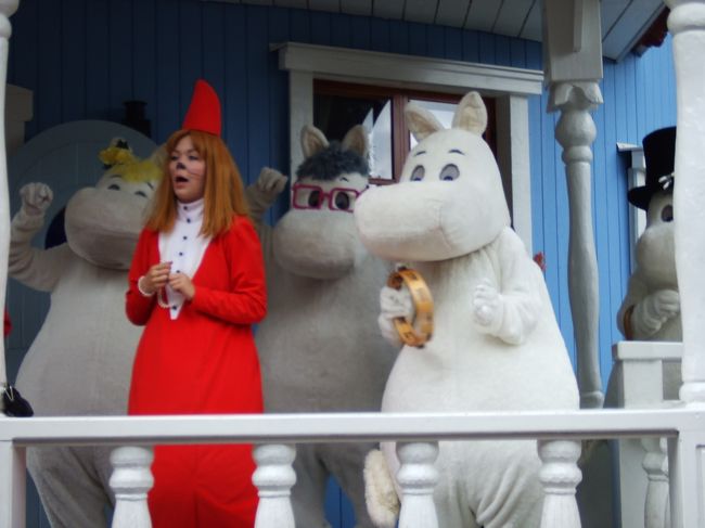 ムーミンが歌に合わせ、タンバリンをたたいています。<br /><br />すごいし、かわいいし、笑ってしまいました。