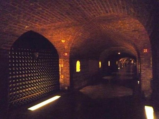 ずーっと奥まで続いてます。