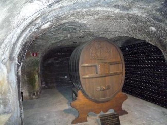 あのナポレオンが旧友ジャン・レミー・モエに送った樽。<br />ポルトガル遠征に行った際の戦利品。<br /><br />そんなナポレオンに敬意を表して、“Ｉｎｐｅｒｉａｌ”をブランドとして登録したんだって。<br /><br />歴史が深いな…<br /><br />