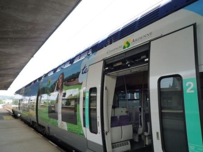 １２：００発普通列車でランスへ。