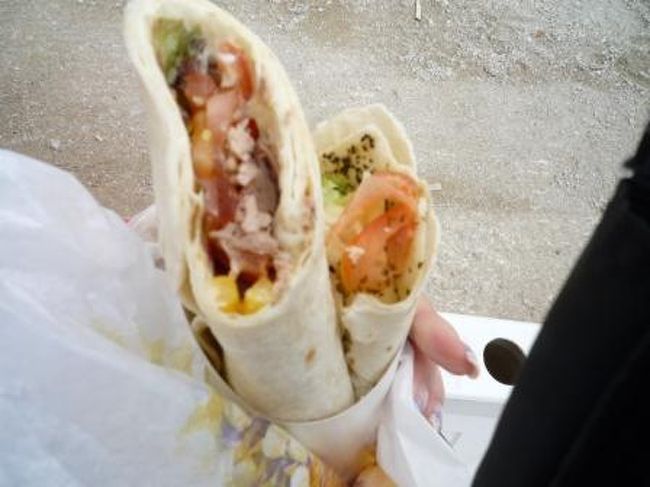 ゆっくりランチしたかったけど、時間ナシの為、駅のサンドイッチスタンドでラップサンド。