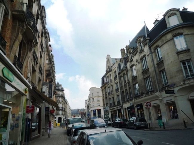 ランスの街並み。<br />エペルネよりも大分大きい都市。<br />徒歩で目的地を目指します。