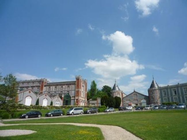 エントランスが広ーい！<br />建物がお城みたいで、かわいい！！