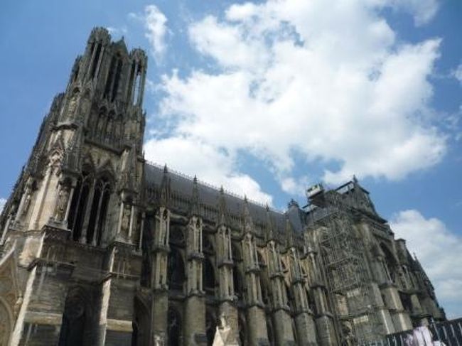 時間に限りがありまーすの私達。<br />シャンパンを堪能した後は、超弾丸で観光＆お買い物して駅までダッシュです=3<br /><br />ポメリーでタクシーを呼んでもらい、ノートルダム大聖堂へ。