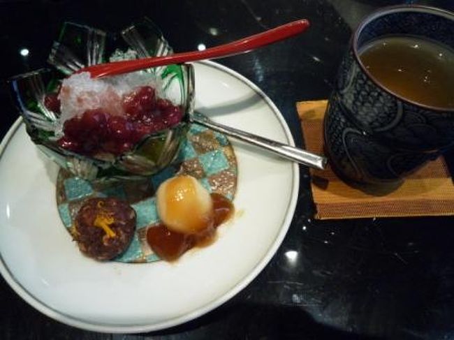 デザート盛り合わせ。<br /><br />美味しかったって言ったら美味しかったケド、、<br />なんとなーく、ちぐはぐなメニューだったような。<br />この店らしからぬ、無難な感じ。。<br />それと、店員さん同士の小競り合いも繰り広げられる始末。<br />フランス人にだけイイ感じで接客するのもいかがなものかと。。<br />