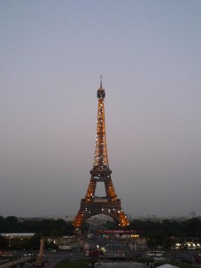 毎時０分に、キラキラするんだって〜！<br />キレイ☆<br />ちなみに、この明るさで２２時でございます！<br />ビックリな明るさだよね！<br /><br />こうしてホントに長ーい１日終了！<br /><br />最後まで読んで下さりありがとうございました！<br /><br />【７ｔｈ ｄａｙ】につづく<br />http://4travel.jp/traveler/mitsubachimaaya/album/10494032 <br /><br />