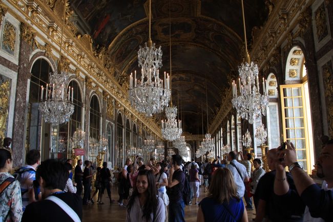 かつてマリー・アントワネットとルイ１６世の婚礼の仮面舞踏会が行われた鏡の間