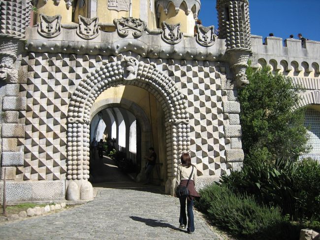 複雑な作りの壁。