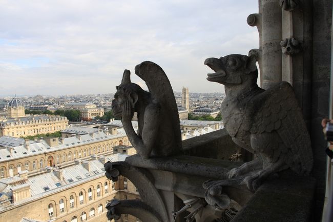 塔の上はおなじみのシメールのオンパレード