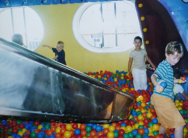 フェリー内、キッズ・ルーム(７階）。