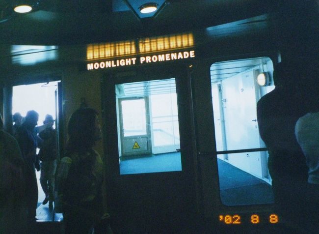 ムーンライト・プロムナード（12階）。