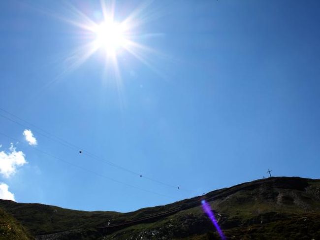 だって、空はこんなに青く<br />太陽がギラっと照り付けているもんですから<br />水の冷たさが心地よいのです。