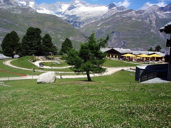 リッフェルアルプリゾートに到着しました。<br />下界のツェルマットとは異なり、静かなリゾートです。<br />