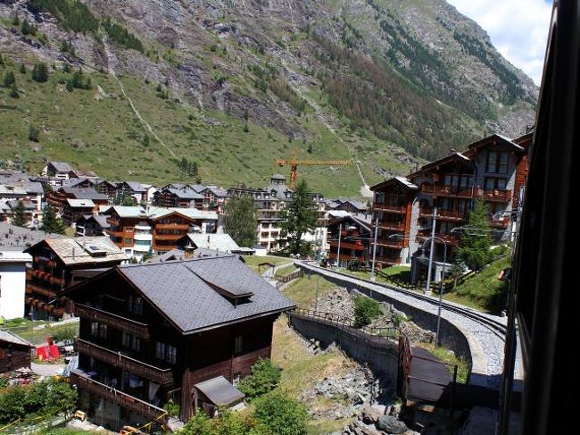 このカーブを過ぎると、まもなく終点です。<br /><br />ホッとすると同時に、<br />あー、もう少し歩いていたかったなー<br />なんて思ったりします。