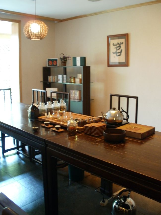 中国茶博物館にて、４種類のお茶を戴く。