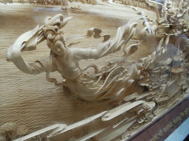 雷峯塔の素晴らしい彫刻