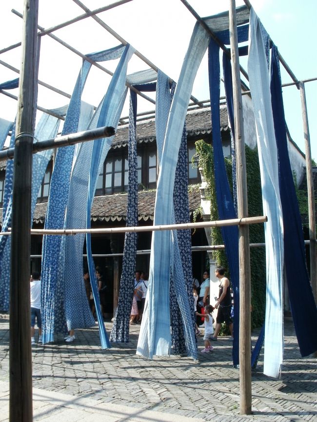 烏鎮にて藍染の作業を見学