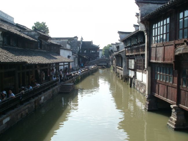 テレビで見た、古い町並みが続きます