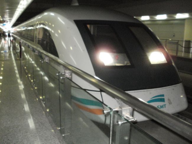 リニアモーターカーにて空港に着きました<br />時速431km