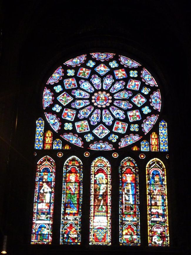 これが、噂のステンドガラス。シャルトルブルー☆<br />綺麗　キレイ