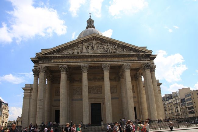 パンテオン１８世紀に建築された霊廟<br />ルソーやキューリー夫人など数多くの偉人たちが祭られています。