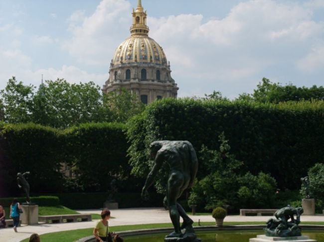 彫刻とアンヴァリッド。どっちも負けてないぞ。