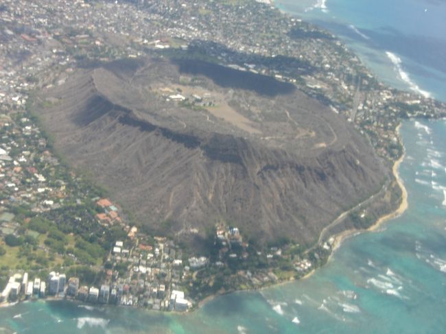 左側に座ると、ワイキキ、ダイヤモンドヘッドなど一望できますよ♪