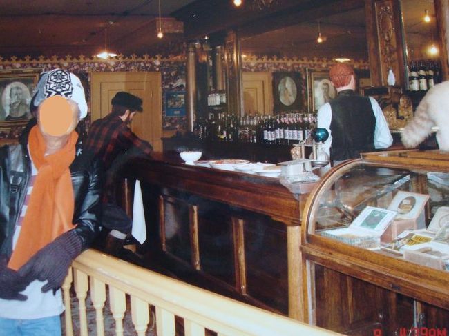 おやじ〜一杯くれ〜！<br /><br />赤提灯じゃないっつーの！