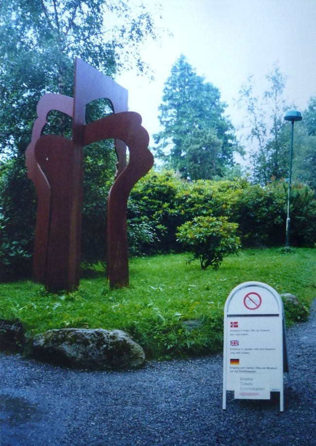 トロルハウゲン、グリーグの横顔をかたどったモニュメント。