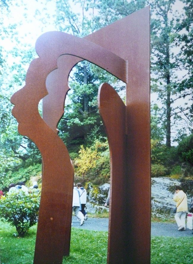 トロルハウゲン、グリーグの横顔をかたどったモニュメント。