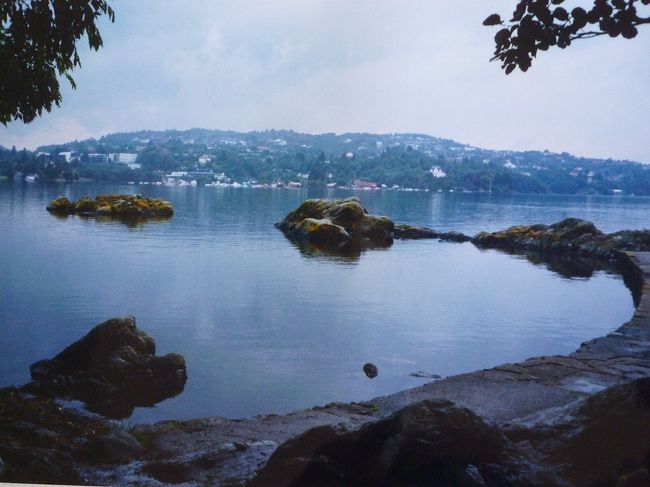 　グリーグの家の横の塩湖。