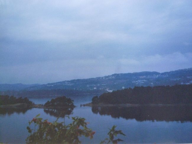 　グリーグの家の横の塩湖。