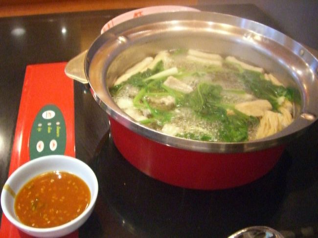 翌日は朝ゆっくりして昼からお土産を買ったり市内観光。<br />昼飯にMKというチェーン店でタイスキをいただきました。<br />料金もお手ごろで、日本のファーストフード店と同じように、学生がよく利用しているようです。