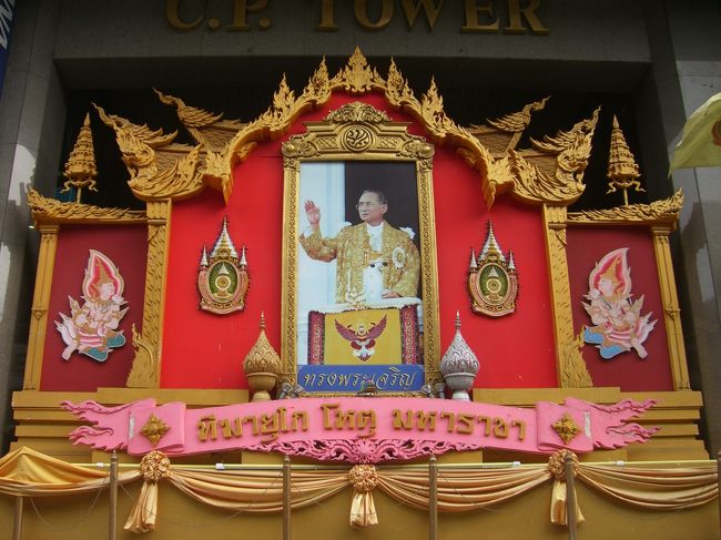 タイ人は王様が大好きです。