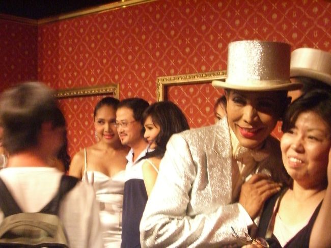 ショーが終わったら撮影会が始まりました。<br />私も記念撮影したかったのですが、観光本によるとチップをあげないといけないらしく、断念しました。