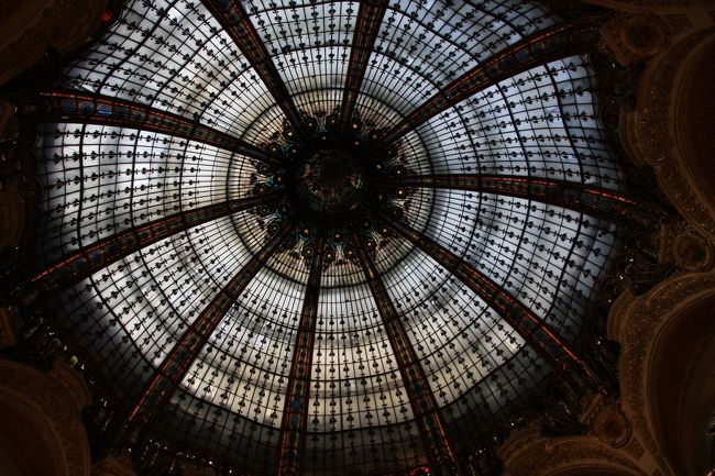 このドームのステンドグラスは見事でした。