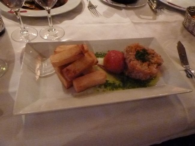 私が頼んだのはタイとサーモンのタルタル