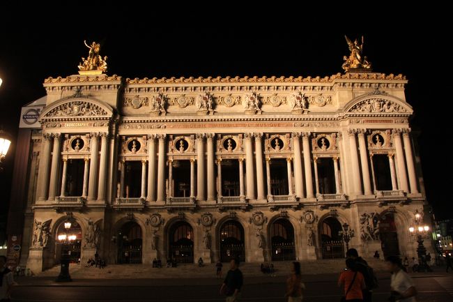 １０時過ぎに食事会はお開き<br />オペラ座　いい感じにライトアップしてますね。