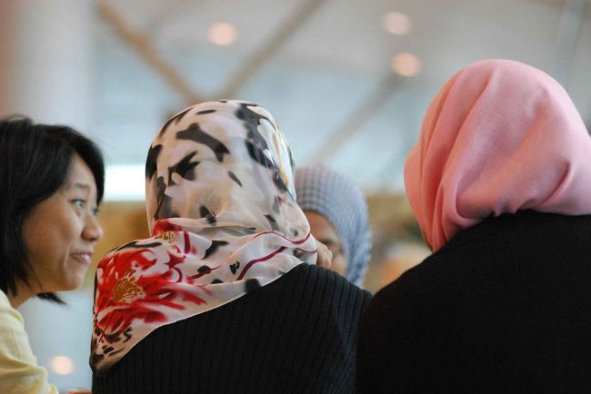 空港内には様々な人々が・・・