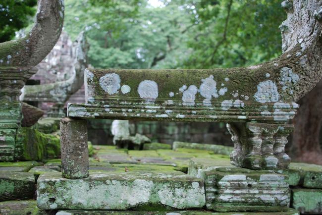 翌朝、６時から遺跡観光へ出かけます。<br />意外とじっくり見ていない「王宮」へ。